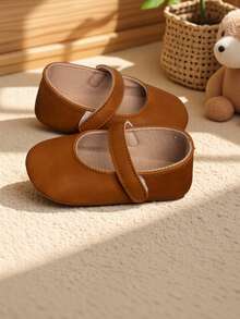 1 par de zapatos antirrastro de suela blanda de PU, diseño de hebilla única de puntera redonda y tacón plano, cómodos y transpirables de estilo minimalista y de moda, adecuados para uso diario de bebés de 0 a 1 año, atuendo de cumpleaños - Marrón - Ver 7