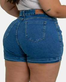 Shorts Plus Size Curto Curtinho Feminino Jeans Tamanhos Grandes Denim - Lavagem escura - Visão 4