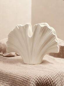 1pc Minimalist White Petal Shaped Resin Vase, This Elegant Petal Vase Is Perfect For Displaying Artificial Or Fresh Flower Stems On Coffee Tables, Shelves, Adding A Fashionable Touch To Living Room And Bedroom, An Ideal Choice For Modern Home Decor, Christmas Gift, And Winter Decoration. - Multicolor - View 4