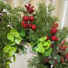 1 pieza/40cm Corona de Navidad artificial con bayas rojas y hojas de eucalipto de plástico, adecuada para decoración navideña interior/exterior, perfecta para puertas principales, paredes del hogar y decoración estacional. La corona de Navidad tiene un aspecto natural, una construcción duradera, un encanto decorativo, es ideal para compradores navideños y es una opción principal para la decoración navideña.