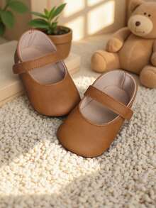 1 par de zapatos antirrastro de suela blanda de PU, diseño de hebilla única de puntera redonda y tacón plano, cómodos y transpirables de estilo minimalista y de moda, adecuados para uso diario de bebés de 0 a 1 año, atuendo de cumpleaños - Marrón - Ver 10