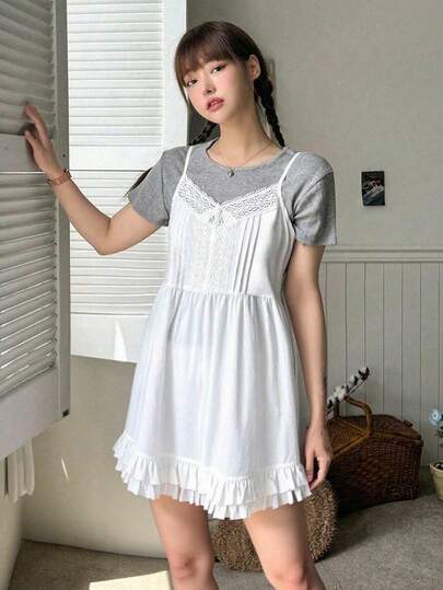 女士纯色细肩带蕾丝拼接荷叶边下摆休闲迷你连衣裙，春夏季