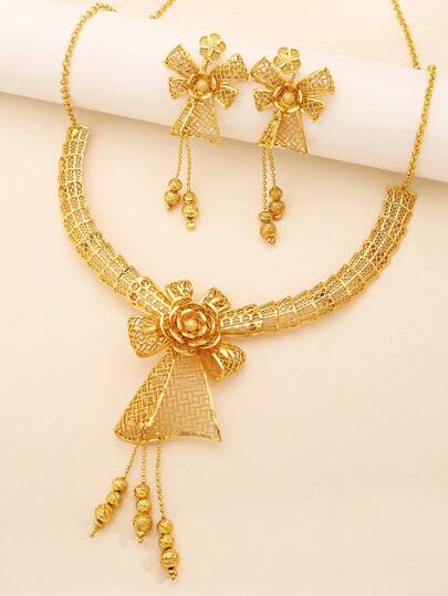 3 Stücke/Set eleganter, charmanter Schmetterling-Blumen-Schmuckset, ausgestattet mit Quasten-Anhänger-Halsketten und Ohrringen. Kupfer-vergoldeter Schmuck aus Saudi-Arabien, Dubai. Geeignet zum Tragen als Accessoire bei Hochzeiten, Partys und Veranstaltungen.