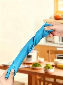 1件成人加大码可重复使用硅胶围兜，可调节扣环设计，经久耐用且易于清洁，适合老年人护理，是感恩节、圣诞节、母亲节、父亲节的绝佳礼物。