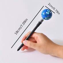1 pieza Bolígrafo de planeta levitante - Alivio del estrés, bolígrafo de gel de barril largo de alto valor de 0,5 mm, artículos de oficina, regalo. Accesorio de escritorio, herramienta de escritura moderna, papelería estética, escritura suave, bolígrafo de punta fina, papelería curativa, instrumento de escritura único, entusiastas de la papelería, adecuado como recompensa estudiantil, excelente regalo pequeño para Halloween y Navidad