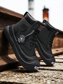 بوت رجالية عالية الكاحل، جديدة للخريف والربيع ذات نعل مطاطي مبطن بالفرو الأسود الناعم، بوت كاجوال متوسطة الطول، بوت رجالية عصرية تناسب الجينز، بتصميم غربي مع أربطة وحلقات معدنية