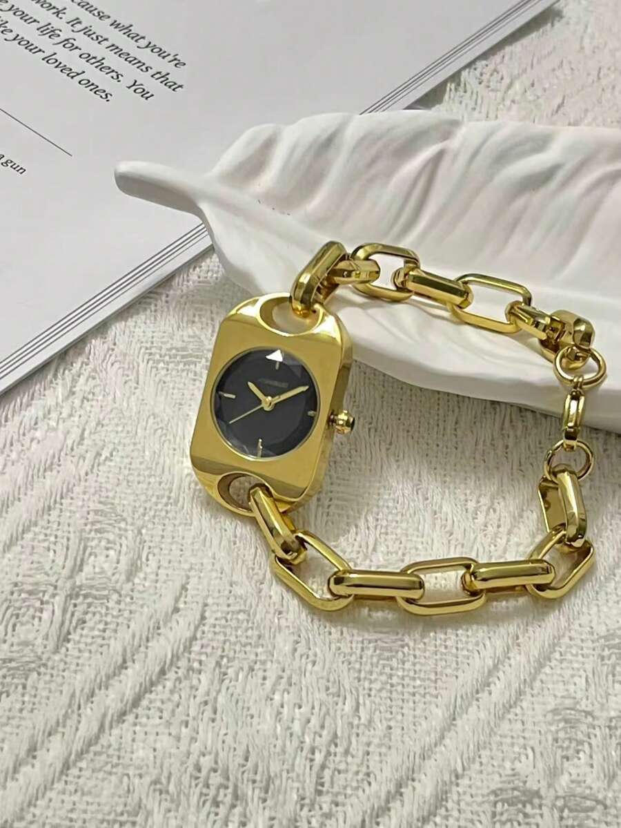 ASHINUO，一款精心打造的高端手镯式腕表，搭配优雅表带。其独特原创的设计使其成为馈赠女性的理想之选，完美契合追求轻盈时尚风格的人士。