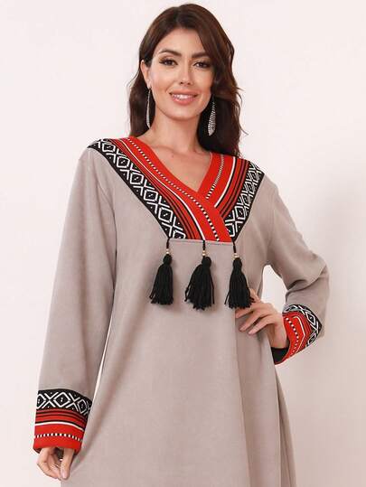 Elegante vestido árabe de mujer bordado para otoño/invierno 2025, JALABIA con flecos, manga larga, cuello en V, diseño bordado tradicional y lujoso, bata tipo kaftan elegante