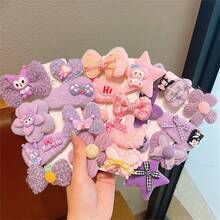 (Autorizado) Clip de pelo exquisito de Cinnamon Roll Merlot de Sanrio, pasador de pelo lateral lindo y de moda, diadema versátil de Kuromi de dibujos animados que no daña, opción perfecta para fotos de registro, regalo de cumpleaños, regalo de Navidad