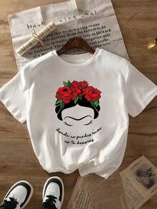 1 Camiseta Inspirada para Mujer - Verde, Cuello Redondo y Manga Corta con Estampado de la Cara Frida & Flores Mexicanas (Cempasúchil Letras) – Ajuste Holgado Casual Para Todo el Tiempo, Diseño Icónico del Artista Idealpara Fans de Frida, Ropa de Mujer Tops, Camisetas Oversize para Mujer, Camisetas Gráficas para Mujer, Camisetas Gráficas  Camiseta Vintage para Mujer, Camiseta Gráfica de Talla Grande, Tops para Mujeres, Blusas y Tops para Mujer, Camisetas para Mujer, - Blanco - Ver 2