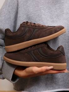 女士棕色鞋子，纯色英伦风系带皮革运动鞋，扣饰设计，圆头低帮平底滑板鞋，时尚透气防滑学生鞋 - 棕色 - 查看 3