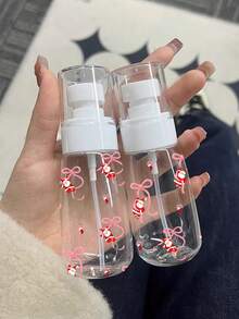 Bouteille de vaporisation à fine brume avec décoration de nœud de Père Noël, recharge de parfum en plastique pour la décoration de la maison, convient pour le salon, la chambre, la salle de bain, les accessoires de voyage, les mariages, les fêtes, les cadeaux d'anniversaire pour hommes, les cadeaux pour maman, papa, amis, les cadeaux de Nouvel An, les cadeaux de fantaisie - Multicolore - Voir 7