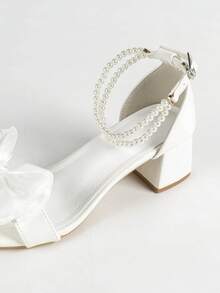 Damen Perlen Kette Schleife Dekor Satin weiße Plateau 5cm Absatz Sandalen, vielseitig für verschiedene Anlässe, Sommer