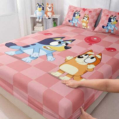 Bluey Sábana bajera estampada digitalmente con el personaje de dibujos animados , protector de colchón, funda nórdica, sábana ajustable, textil para el hogar cómodo, sábana ajustable de tonos frescos, protector de colchón transpirable y antipelusas, funda de cama y de sofá suave y amigable con la piel, con estampado de dibujos animados, juego de cama extra grande, sábana de poliéster ligera
