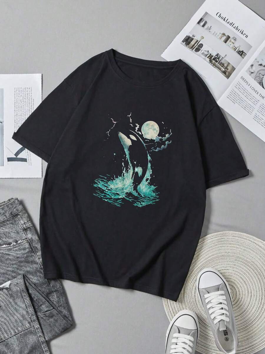 Round Neck Black T-Shirt with Orca Whale and Moon Print for Casual Wear - Negro - Ver 1