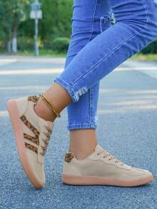 Contrast Color Preppy Casual Gym Sneakers For Women, Lace-Up Leopard Print Patchwork Brown Khaki Flat Retro Outdoor Sports Running Shoes, Run One Size Larger - Brown - View 4