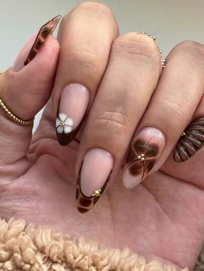 24 قطعة من الملصقات الفاخرة ذات الشكل اللوزي البني للزخرفة الأظافر، بنقشة كهرمانية وخرز ذهبي، إكسسوارات أظافر أنيقة وعتيقة مناسبة للنساء والفتيات في المكتب والحفلات والمواعدة والهدايا