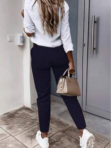 女士纯色弹力九寸长裤，带口袋，拉链和纽扣门襟，休闲商务风。适合身高不超过168厘米/66英寸的女性。面料弹力，建议根据腰围选择尺码。丰满身材可能略紧，纤瘦身材可能略微宽松，中等身材则合身。春季款 - 藏蓝色 - 查看 2