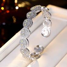 Modny minimalistyczny okrągły uśmiechnięty twarz miedziany cyrkonia sześcienna dekoracyjny dodatek, odpowiedni na imprezy i spotkania