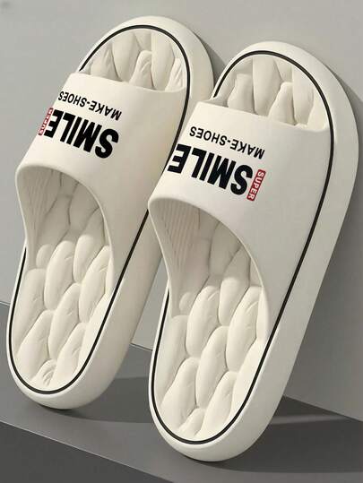 四季男士时尚凉拖鞋，EVA材质露趾软底透气舒适家居拖鞋，黑色休闲日常穿着，适合居家或户外行走，日常通勤必备拖鞋