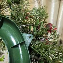 1 pieza/40cm Corona de Navidad artificial con bayas rojas y hojas de eucalipto de plástico, adecuada para decoración navideña interior/exterior, perfecta para puertas principales, paredes del hogar y decoración estacional. La corona de Navidad tiene un aspecto natural, una construcción duradera, un encanto decorativo, es ideal para compradores navideños y es una opción principal para la decoración navideña.