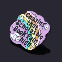 1pc Chasing That Scholastic Book Fair High Enamel Pins Brooch Colour Metal Badge Brooches For Women Kids Lapel Pin Jewelry Gift Men Gifts Bag Pins Christmas