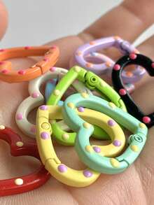 1/5/10 pièces Porte-clés en forme de cœur et de cercle de couleur aléatoire avec anneau ressort et fermoir mousqueton. Convient pour des scénarios comme leDIYe, la fabrication de bijoux, les accessoires scolaires et automobiles, la décoration, pour les passionnés d'artisanat, les créateurs de bijoux, les étudiants et les propriétaires de voitures