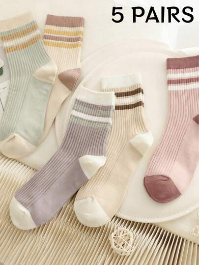 4 أزواج من جوارب نسائية متوسطة الطول ذات شريط تباين للخريف، مناسبة لمناسبات مثل وعيد الهالوين وعيد الميلاد والتجمعات العائلية والحفلات، وهي خيار مثالي أيضًا للعطلات والأنشطة الخارجية.