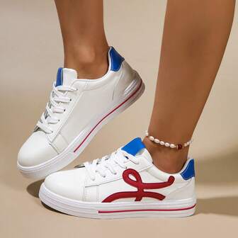 Damskor med snörning, Skateboardskor för fritidsbruk, Bekväma och mångsidiga, Rödrandig design, Mjuk sula och ovandel