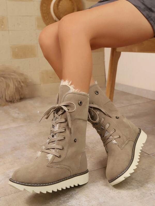Neue Winter Runde Zehenform Große Größen Komfortable Mode Vintage Metall Nieten Schnürung Plüsch Patchwork Runde Zehenform Gezahnte Sohle Coole Stiefel für Frauen, Klassisch Vielseitig Lässig Alltag Pendeln Urlaub Streetwear, Einfarbig Atmungsaktiv Kunstveloursleder Warme Khaki Flache Schneestiefel