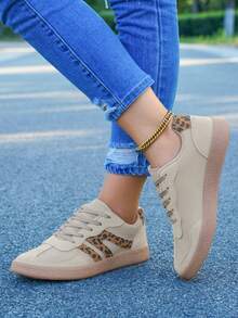 Contrast Color Preppy Casual Gym Sneakers For Women, Lace-Up Leopard Print Patchwork Brown Khaki Flat Retro Outdoor Sports Running Shoes, Run One Size Larger - Brown - View 1