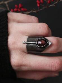 1 pieza Anillo de estaño antiguo de estilo gótico con forma asimétrica de gota de agua y rubí único, adecuado para fiestas, reuniones, salidas y diversión