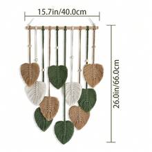Tapiz bohemio tejido a mano con diseño de plumas en verde natural y beige y varilla de madera para dormitorio, sala de estar u oficina. - Café integral - Ver 3