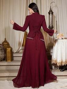 Vestido de fiesta de cumpleaños suave con cuello asimétrico de unicolor con strass, puños con strass y bajo plisado oversize