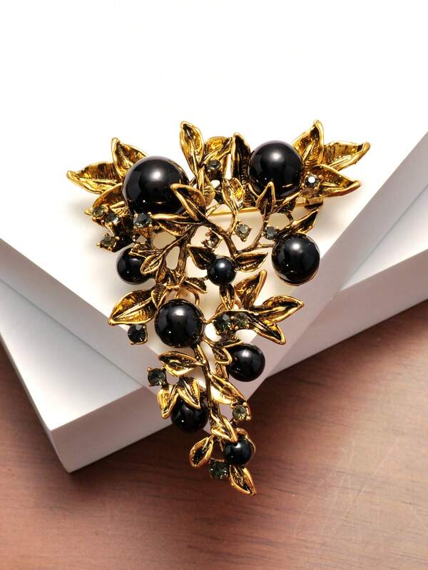 1pc Vintage Dark Style Alloy Pearl Grape Design Brooch, Large Unique Brooch, Unisex Fashion Accessory, Versatile Elegant Brooch, Birthday Gift
