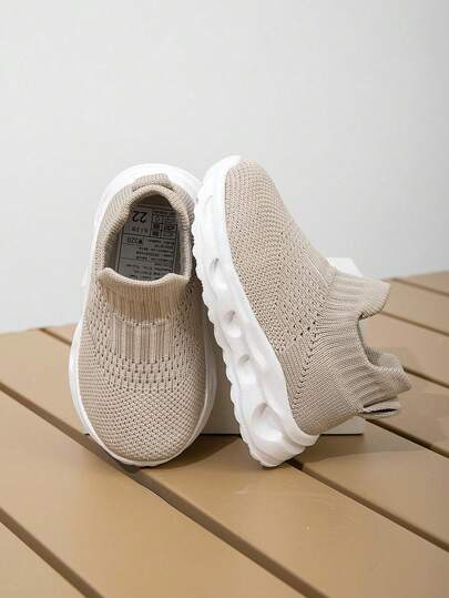 1 双儿童运动鞋，透气弹性柔软减震速干轻便防水皮革和针织面料组合，休闲街头风格适合跑步、散步、上学，男女通用