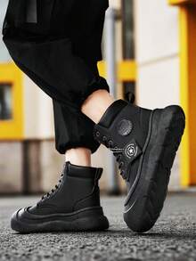 بوت رجالية عالية الكاحل، جديدة للخريف والربيع ذات نعل مطاطي مبطن بالفرو الأسود الناعم، بوت كاجوال متوسطة الطول، بوت رجالية عصرية تناسب الجينز، بتصميم غربي مع أربطة وحلقات معدنية