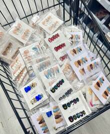 24 Pieces - Random Delivery - Short Square Pink Purple Gradient Bronze Full Coverage False Nails, Solid Color Nails, Almond Press Nails, Coffin Nails, Oval Nails. All Kinds Of Nails, Suitable Women And Girls, Press Nails, Nail Art Supplies, Enhance Your Appearance (Random Delivery)