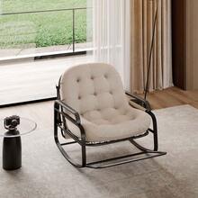 YCZ Grau/Beiger Rattanschaukelstuhl mit Sonnendach und klappbarem Fußhocker – ideal für Garten, Terrasse und Wohnzimmer