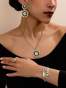 Set de 5 piezas con colgante, aretes, pulsera y anillo con diseño de cabeza de león esmaltado estilo palacio vintage, con incrustaciones de diamante de imitación, para mujer, para fiesta y regalo - Amarillo Oro - Ver 7