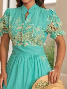 Vestido midi Luxo bordado algodão com gola botao manga curto