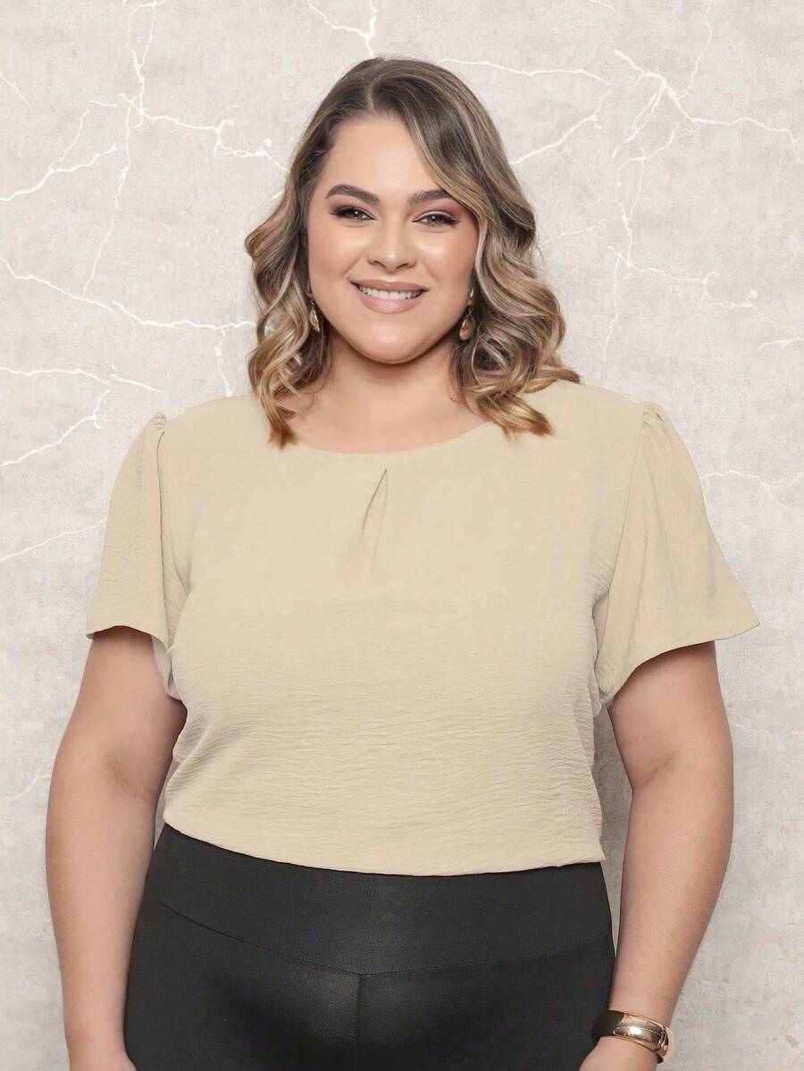 ONLYONE - PLUS SIZE WOMEN'S BLOUSE, SHORT SLEEVE PRINCESS, PLEATES ON THE NECKLINE, LIGHT DUNES - ELEGANT WOMEN'S BLOUSES, LARGE - 淺米色 - 查看 1