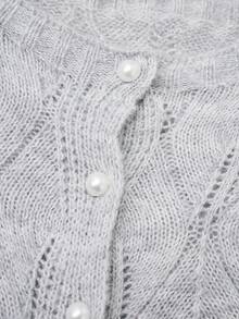 Cardigan elegante a girocollo con maniche lunghe e bottoni in perla, di colore grigio tinta unita, adatto per l'ufficio, feste e occasioni sociali in autunno | Comodo da indossare