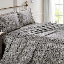 Silky Soft Pink Twin XL Satin Bed Sheets Set, 1 Deep Pocket Fitted Sheet + 1 Flat Sheet + 1 Pillowcase,  In 2025 - 豹紋 - 查看 2