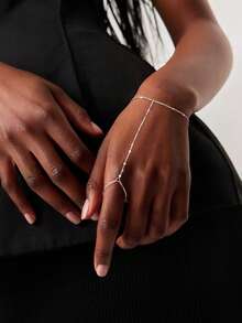 1pc Minimalist Fashion Metal Clip & Flat Chain Linked Finger Ring Bracelet (Handmade Chain Cut To Proper Size, Random Number Of Disc Charms)