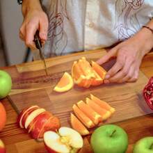 Tabla de cortar de vidrio templado, duradera, resistente a roturas, apta para lavaplatos, vidrio transparente con pies de goma, resistente a los araazos, resistente al calor, antideslizante, extragrande de 12x 16 pulgadas - 30,5 cm de largo x 20,3 cm de ancho - Ver 8