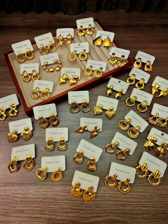 24 Pairs Of Elegant Stainless Steel Cast Earrings, With Geometric Shapes Such As Flowers, Tears, Butterflies And Wings. These Simple And Fashionable Stainless Steel Earrings Are Suitable For Ladies To Wear In Their Daily Lives And Make The Best Gift For Female Friends.