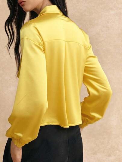 Camisa casual de mujer con cuello de solapa abotonada satinada manga larga amarilla