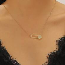 1pc Creative Chrysanthemum Zirconia Brooch Necklace, Devil's Eye Pendant Clavicle Chain, Minimalist Floral Element Necklace, Suitable For Daily Wear And Unique Gift