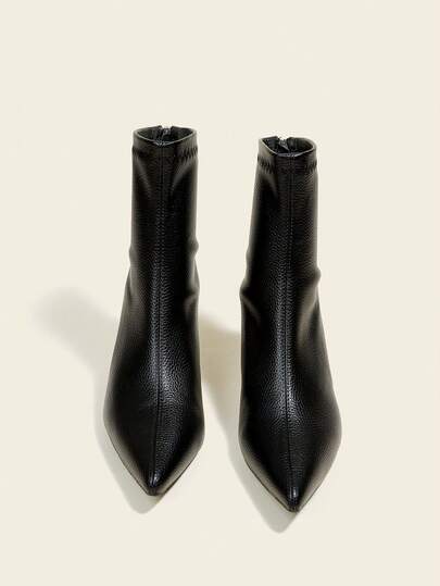 Stivaletti e stivali corti da donna neri, tacco alto 7 cm, stivali aderenti elasticizzati, comodi e alla moda con punta affusolata e tacco alto